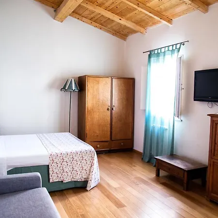 La Corte Di Faloppa Bed & Breakfast