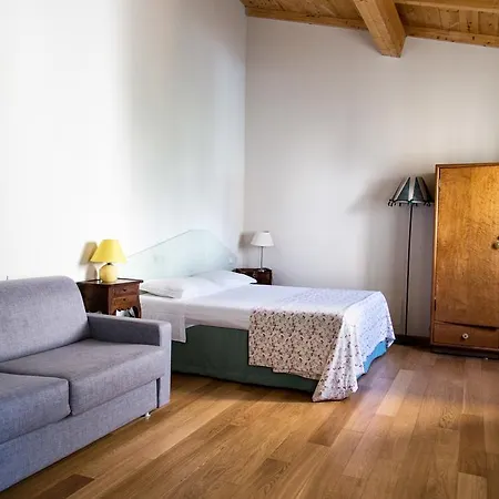 La Corte Di Faloppa Bed & Breakfast *